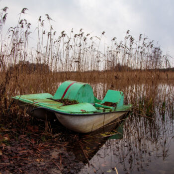 Abandoned Rusty Paddle Boat Near Lake Dirty Area 350x350